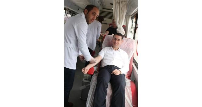 AK Partililerden Kızılay’ın kan bağışına destek