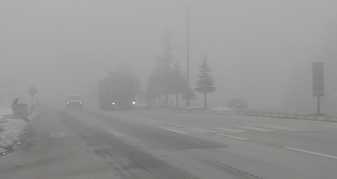 Kulu’da yoğun sis trafiği olumsuz etkiliyor
