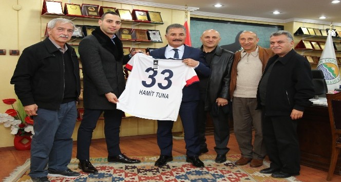 Başkan Tuna, Mersin İdmanyurdu’nun alt yapı hocalarını ağırladı