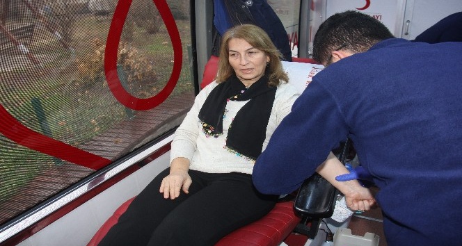 Artvin AK Parti Kadın Kolları’ndan kan bağışı kampanyası