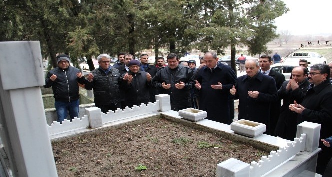 İlker Başbuğ, Bigalı Mehmet Çavuş’un mezarını ziyaret etti