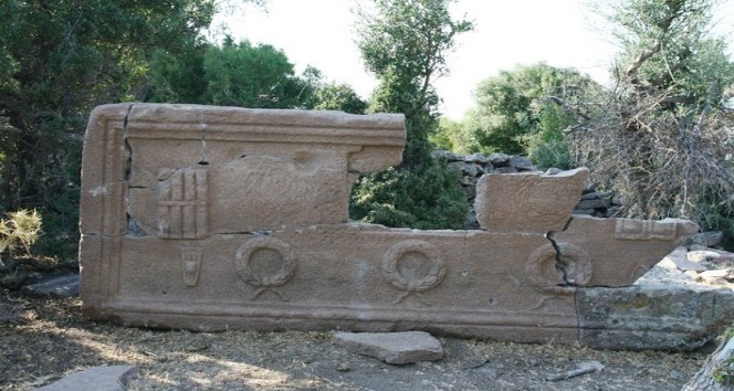 Manisa’da 2 bin 400 yıllık okul müdürüne ait lahit bulundu