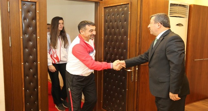 Dünya Şampiyonu Eray Şamdan Darıca için yarışacak