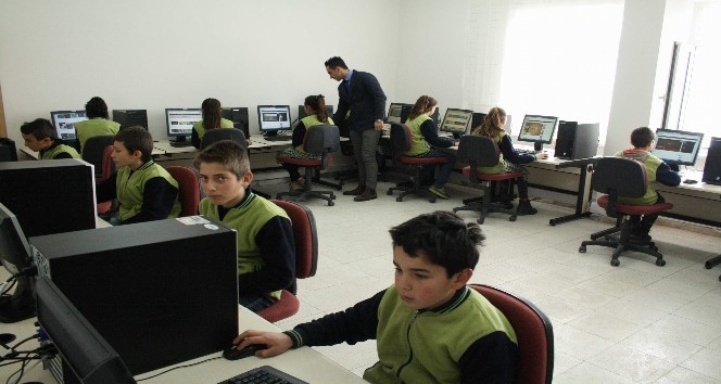 Yozgat’ta köy okuluna teknoloji sınıfı kuruldu