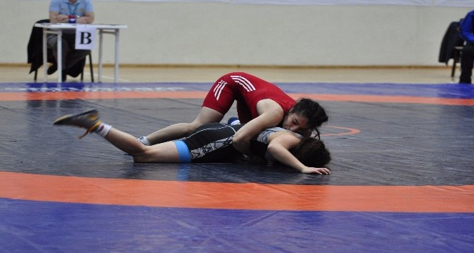 Türkiye Kadınlar Güreş Şampiyonası Afyonkarahisar’da başladı
