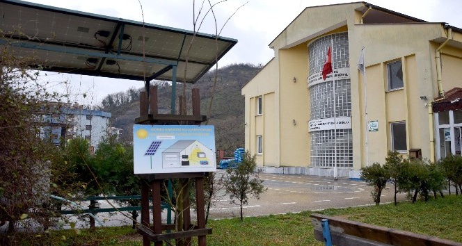 Bu okulda elektrikler güneş enerjisinden üretiliyor
