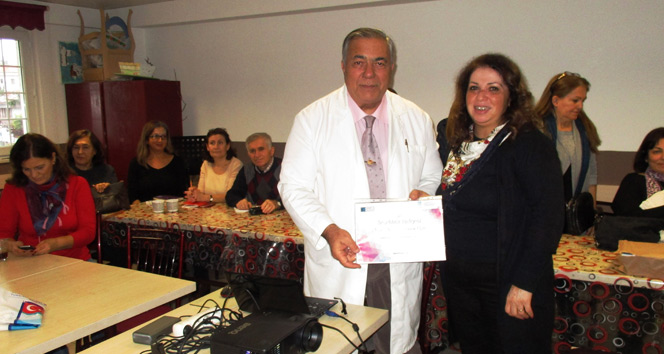 Prof. Dr. Öztek, &#039;Kanser ve Korunma Yolları&#039; konferansı verdi