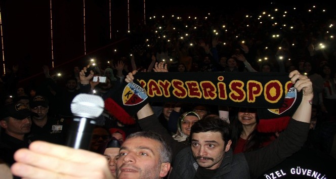 Kayseri Forum ‘Çalgı Çengi İkimiz’ sevgisiyle stadyuma döndü