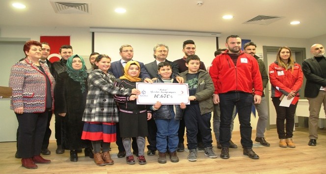 Öğrenciler harçlıklarını Halep’e bağışladı