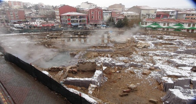 Yozgat’ta 2 bin yıllık tarihi Roma hamamı görkemi ile göz kamaştırıyor