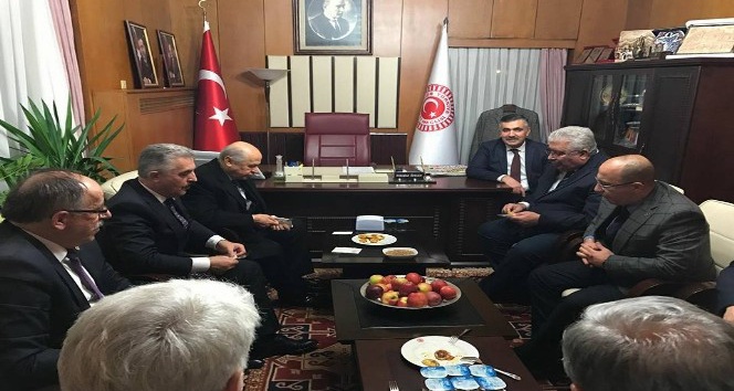 AK Parti’li milletvekilinden MHP Genel Başkanı’na patates ikramı