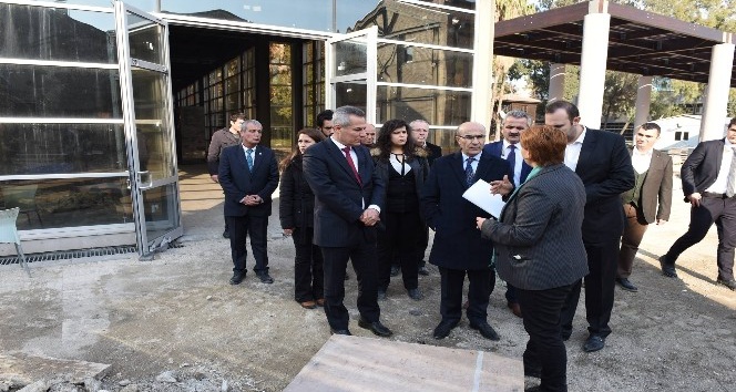 Vali Demirtaş Adana Müze Kompleksinde incelemede bulundu