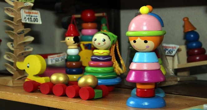 (Özel Haber) Fabrikasyon oyuncaklara karşı el yapımı ahşap oyuncaklar
