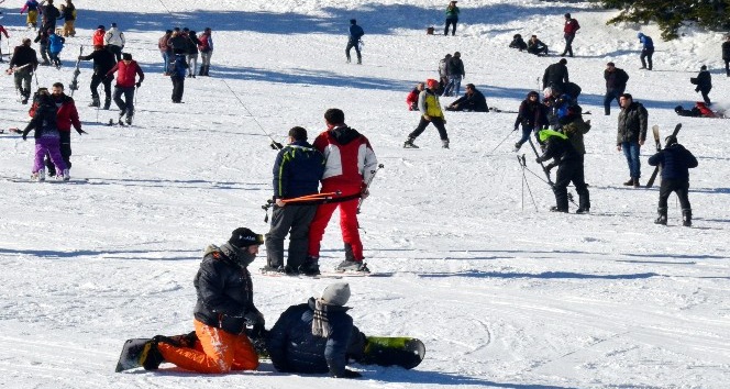 Günübirlikçilerin kayak keyfi