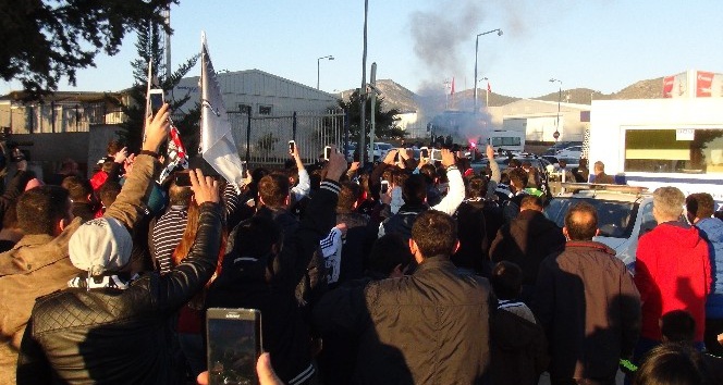 Beşiktaş taraftarı takımını protesto etti