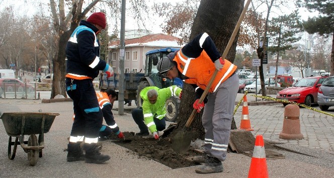 Çankırıda Kardan Bozulan Yol ve Kaldırımlar Onarılıyor