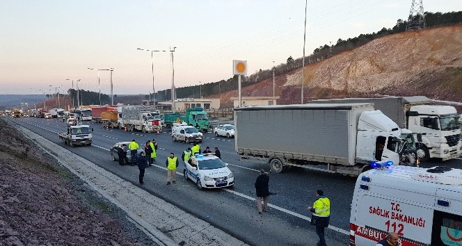 Kuzey Marmara Otoyolu’nda trafiği kilitleyen kaza