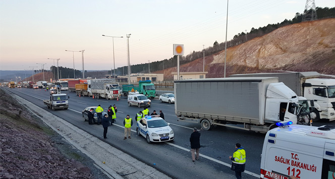 Kuzey Marmara Otoyolu&#039;nda trafiği kilitleyen kaza