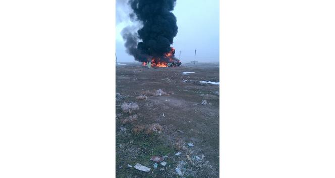 Çarpışan tankerle kamyon alev alev yandı: 2 ölü