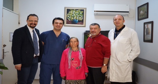 Koltuk altından ses tellerine zarar vermeden tiroid ameliyatı