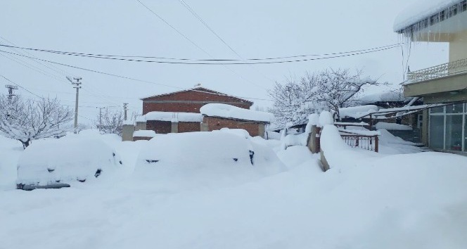 Bingöl Yedisu’da kar kalınlığı 50 santimetreye ulaştı