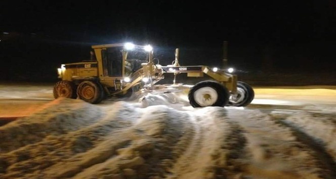 Bayburt Belediyesi karla mücadelede hız kesmiyor