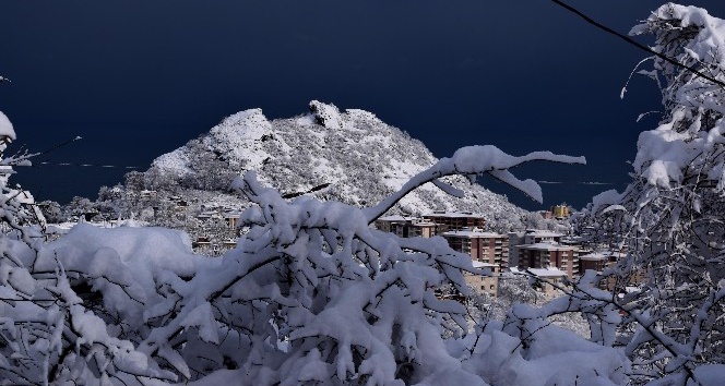 Giresun’da kar yağışı 449 köy yolunu ulaşıma kapattı