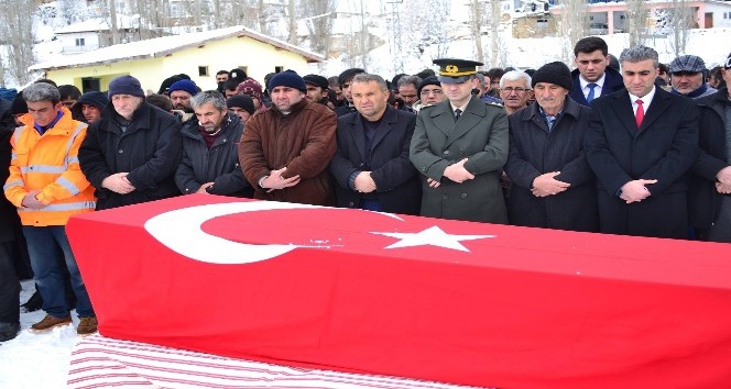 Uzman Erbaş Uzel, anne ve babasıyla toprağa verildi