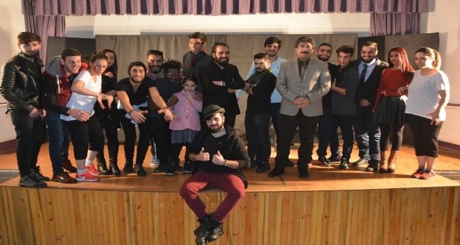 Ardahan Belediyesi Tiyatro Günleri devam ediyor
