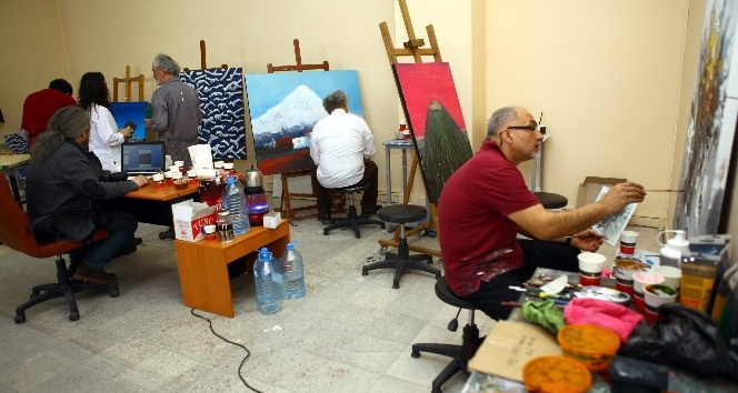 10 üniversiteden 16 ressam Serhat illerini tuvale çizdi