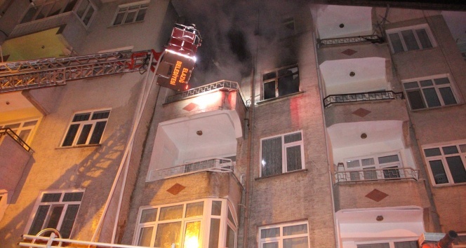 Elazığ’da ev yangını: 4 kişi hastaneye kaldırıldı