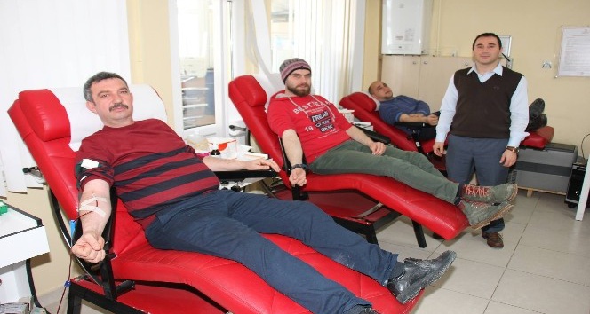 Yozgat’ta basın mensupları kan bağışında bulundu