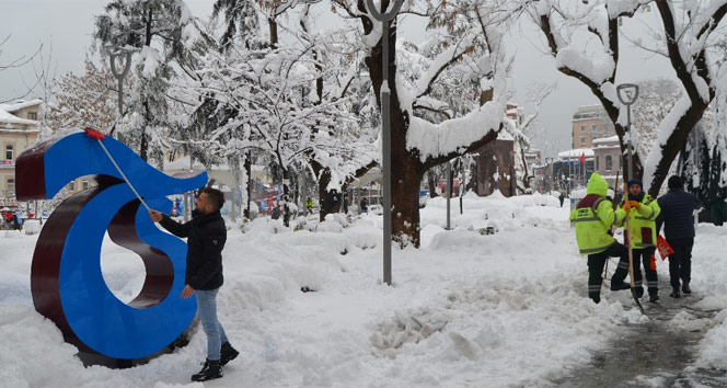 Trabzon'da son 57 yılın en yoğun kar yağışı!