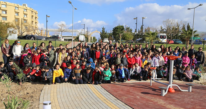 GAÜ Okullar Grubu, Girne Belediyesi ile ağaç dikimine katıldı