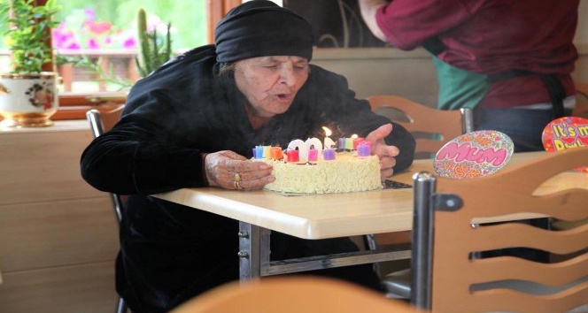 Türkiye’nin en yaşlı seçmeni İngiltere’de hayata gözlerini yumdu