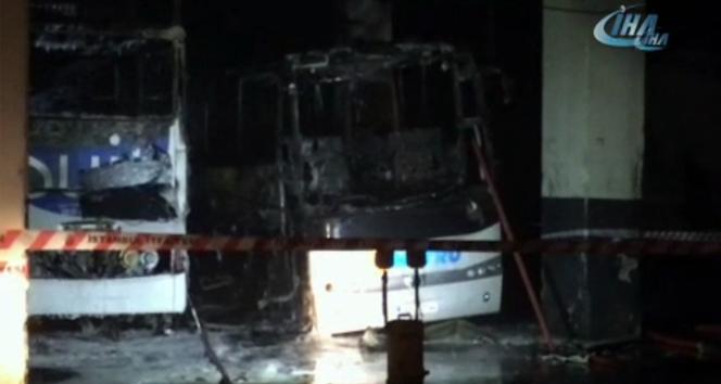 Otogar&#039;da iki otobüs yandı