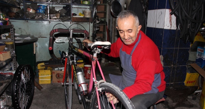40 yıllık bisiklet doktoru elektrikli bisikletlere direniyor