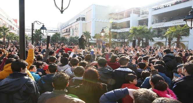 Ünlü YouTuberlar MaviBahçe’de oyunseverlerle buluştu