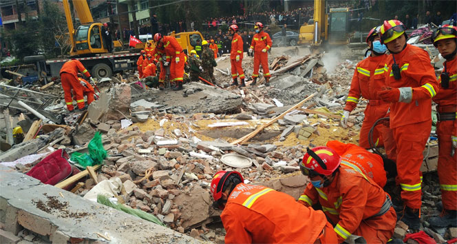 Çin&#039;de 4 bina çöktü: 22 ölü
