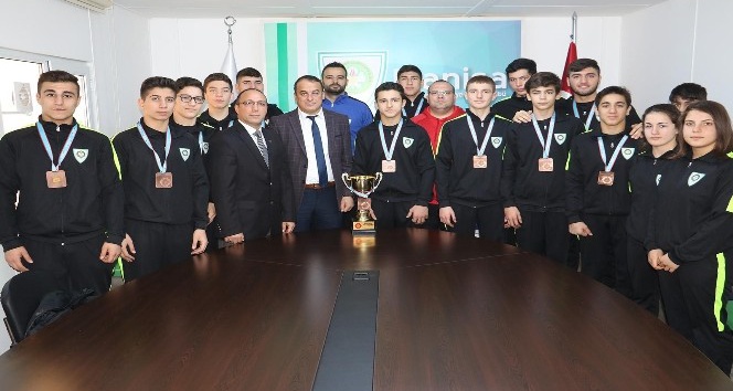 Başarılı judocular Manisa’da coşkuyla karşılandı