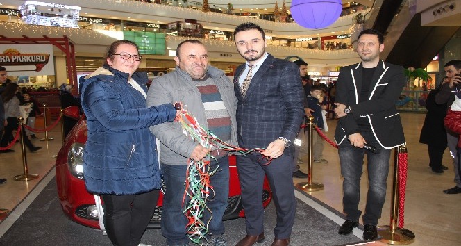 (Özel haber) Eşinin doğum gününde lüks araba sürprizi