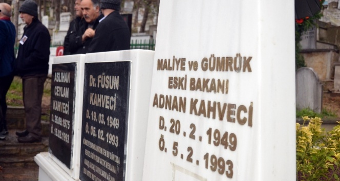 Adnan Kahveci kabri başında anıldı