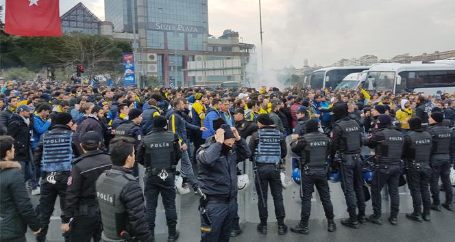 Fenerbahçe taraftarları ile polis arasında arbede