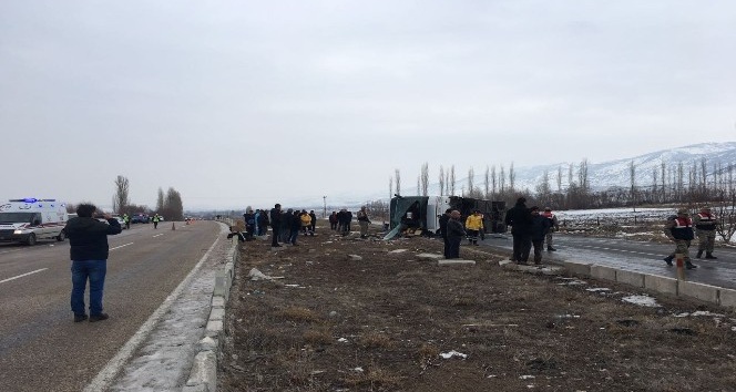 Sivas’ta yolcu otobüsü devrildi: 1 ölü, 36 yaralı