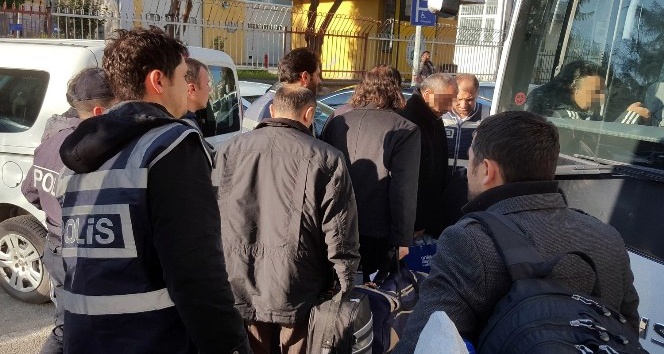 Uşak’ta FETÖ’den gözaltında olan üniversite çalışanları adliyeye sevk edildi