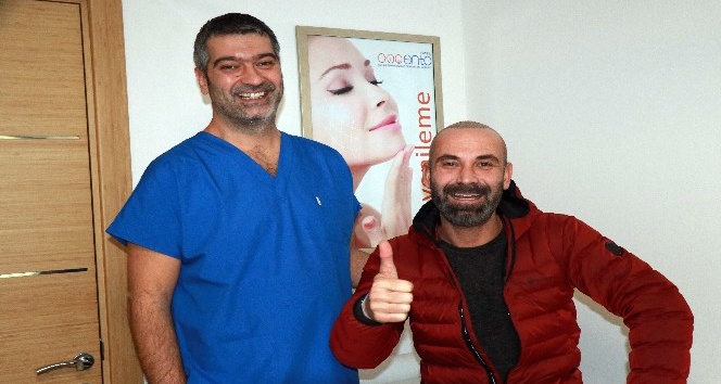 Ünlü yönetmen İzmir’de saç ektirdi