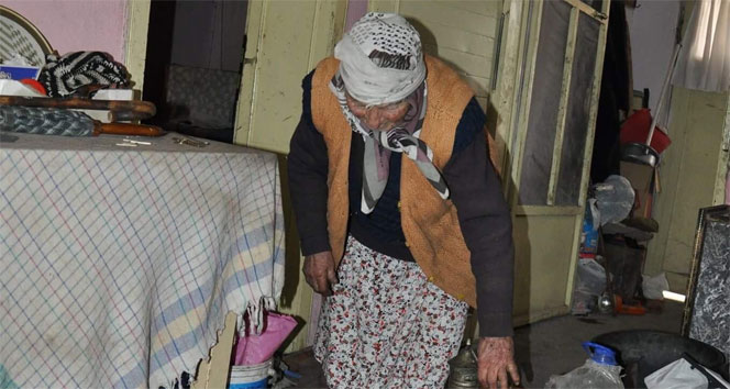 Yaşlı kadın tek odalı evde yaşam mücadelesi veriyor