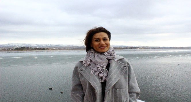 (Özel Haber) Azeri sanatçı Azerin, 15 Temmuz darbe girişimini eserleri ile anlatıyor