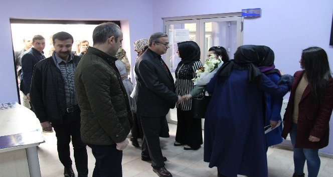 Şırnak Valisi Su, Kadın Kültür Merkezini ziyaret etti