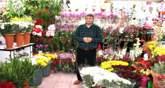 Yozgat’ta çiçekçiler Sevgililer Gününe hazır